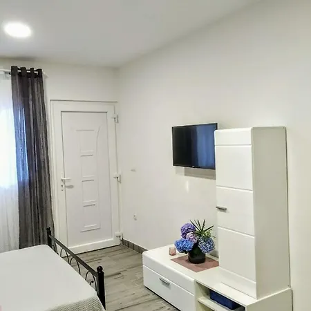 Studio Apartman Violeta Ii - 50m From The Трогир